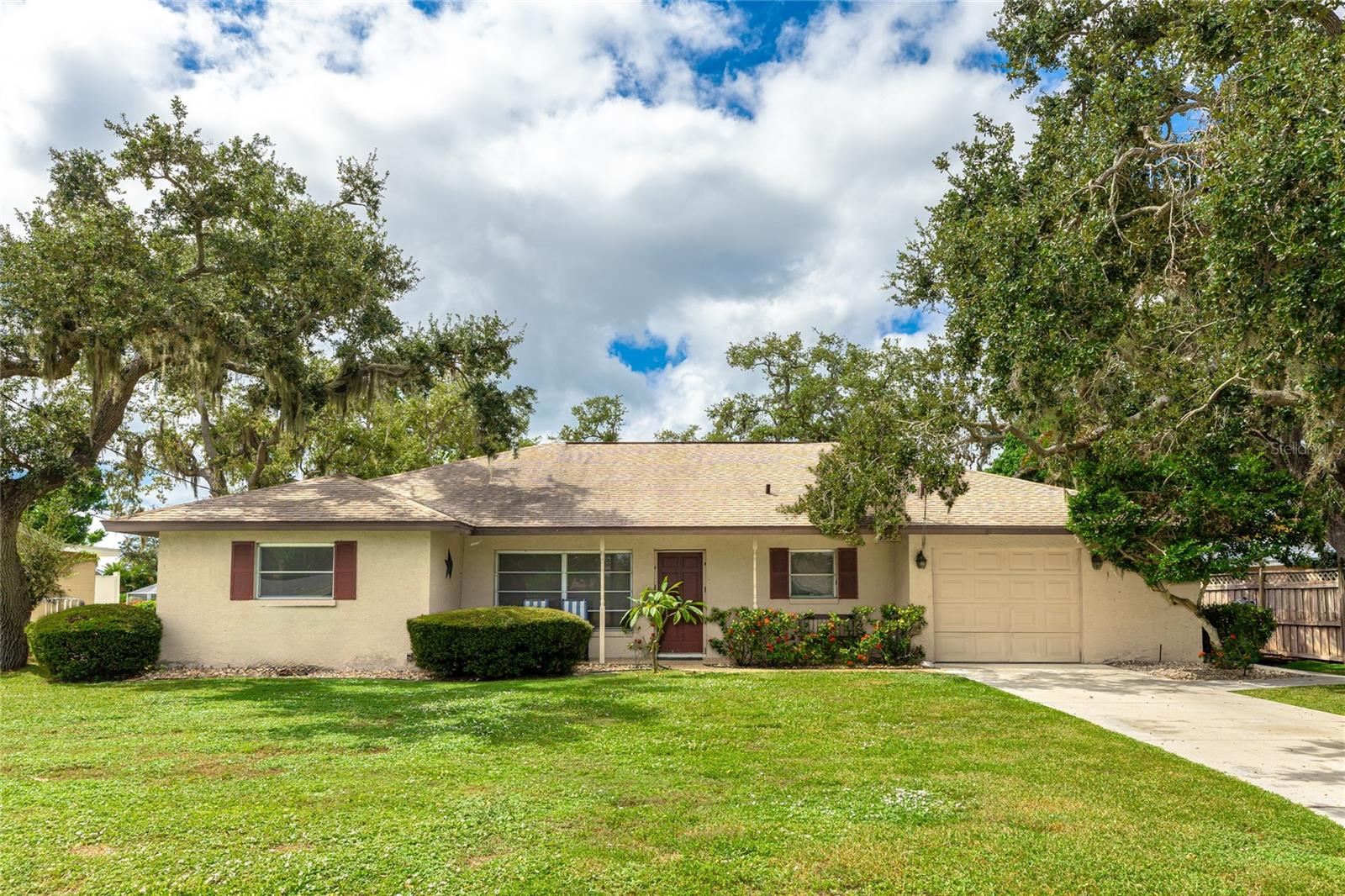 SHADOW LAKES - Residential Lease