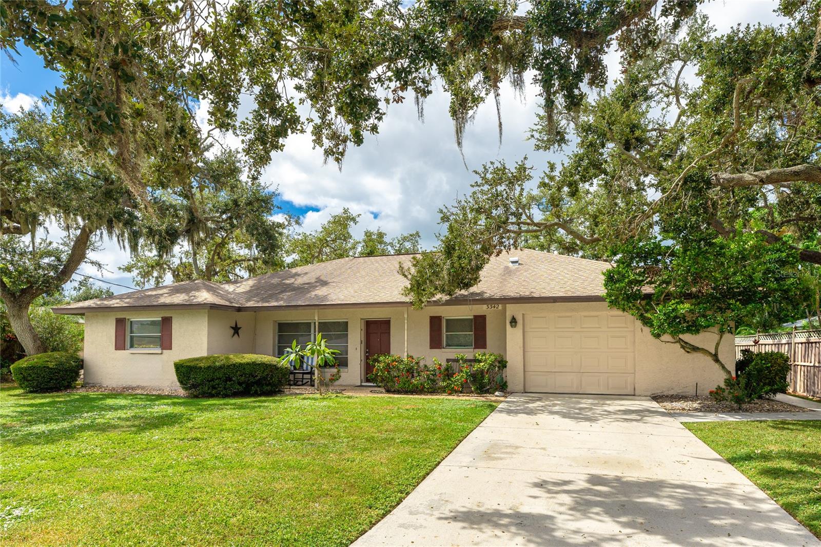 SHADOW LAKES - Residential Lease