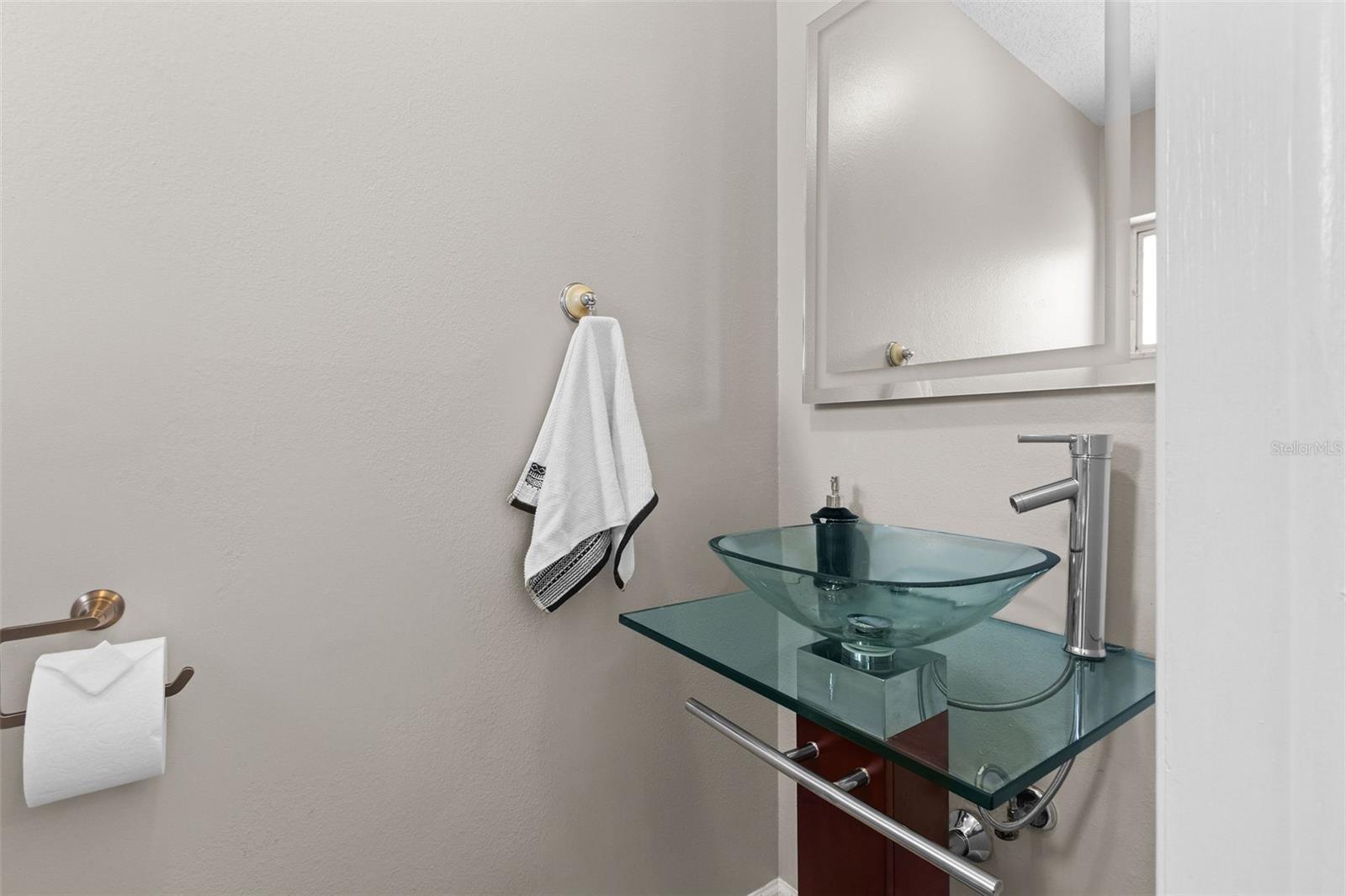 UNIVERSITY SQUARE UNIT 1 - Residential