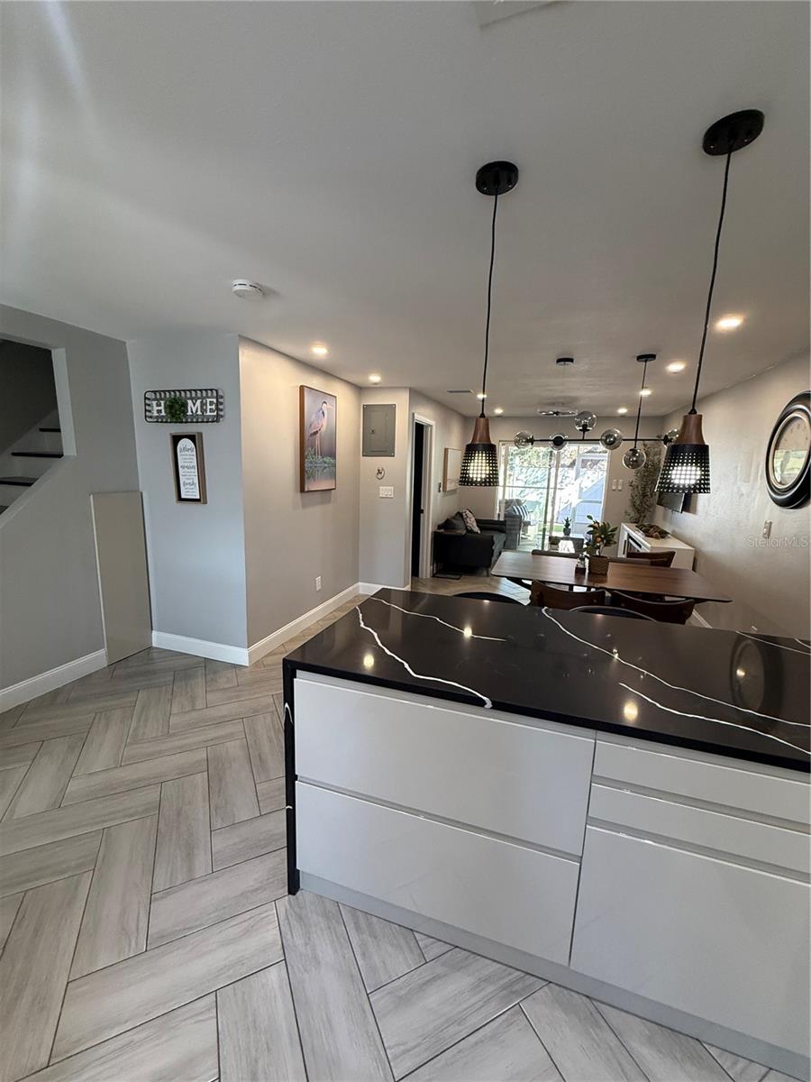 UNIVERSITY SQUARE UNIT 1 - Residential