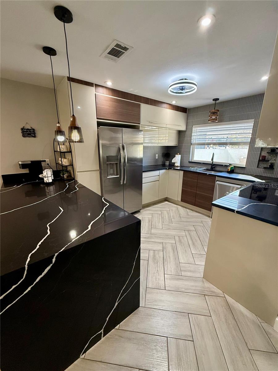 UNIVERSITY SQUARE UNIT 1 - Residential