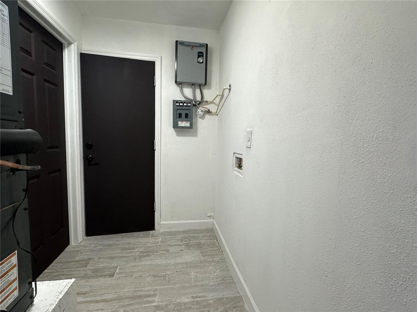 PORT CHARLOTTE SUB 52 - Residential Lease