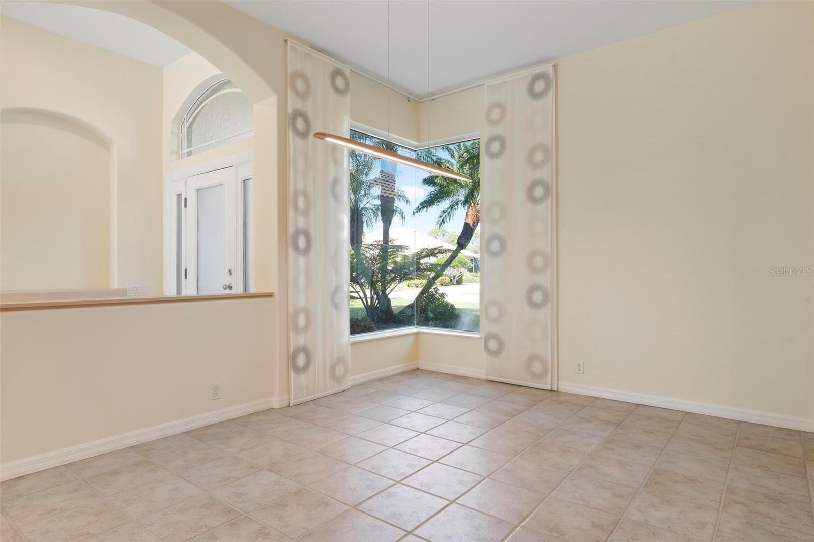 PELICAN POINTE GOLF & COUNTRY CLUB - Residential