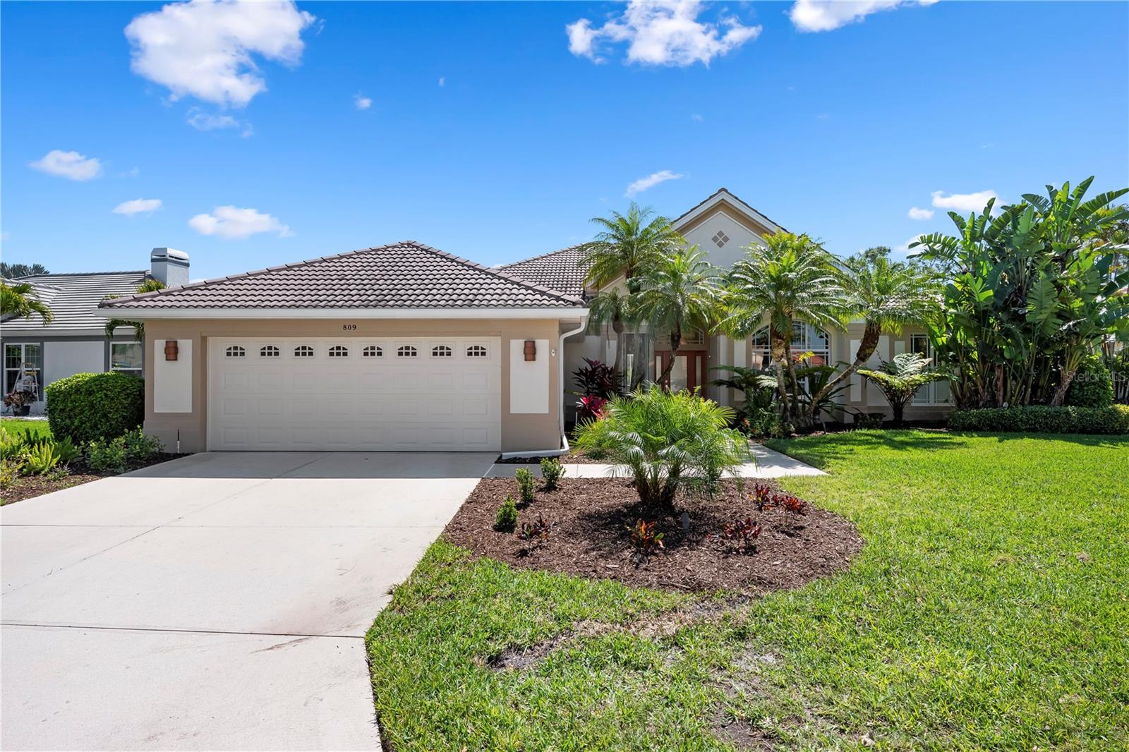 PELICAN POINTE GOLF & COUNTRY CLUB - Residential