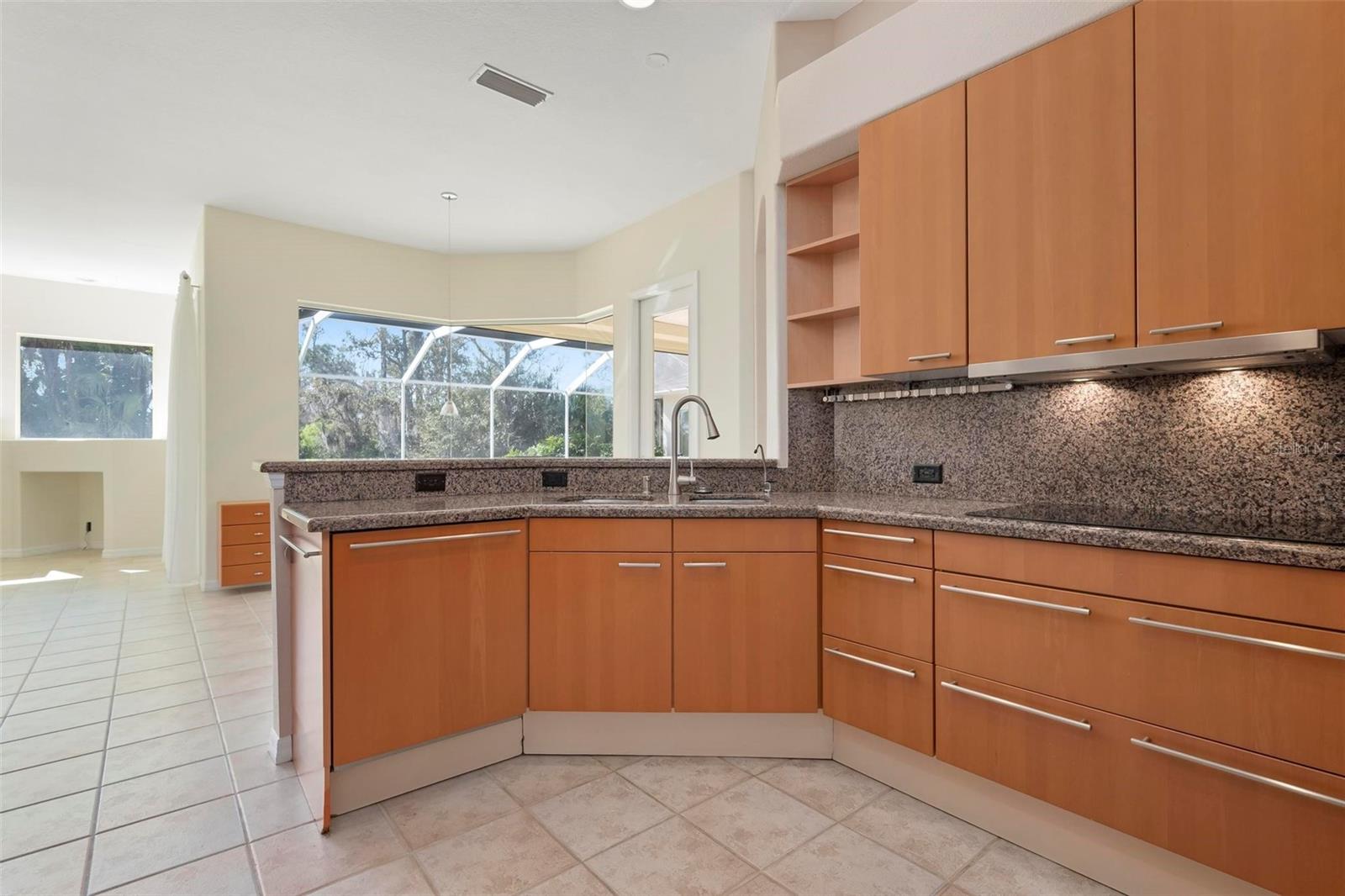 PELICAN POINTE GOLF & COUNTRY CLUB - Residential