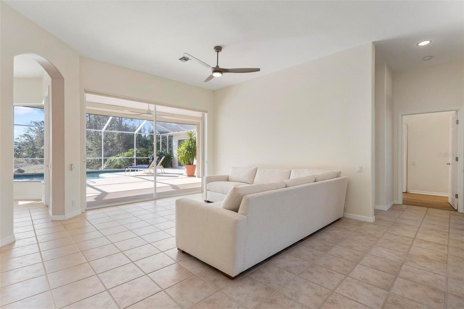 PELICAN POINTE GOLF & COUNTRY CLUB - Residential