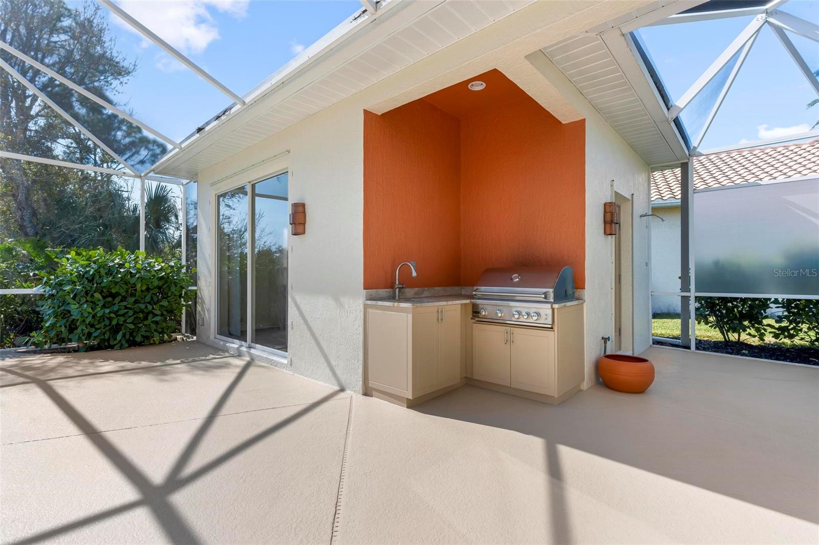 PELICAN POINTE GOLF & COUNTRY CLUB - Residential