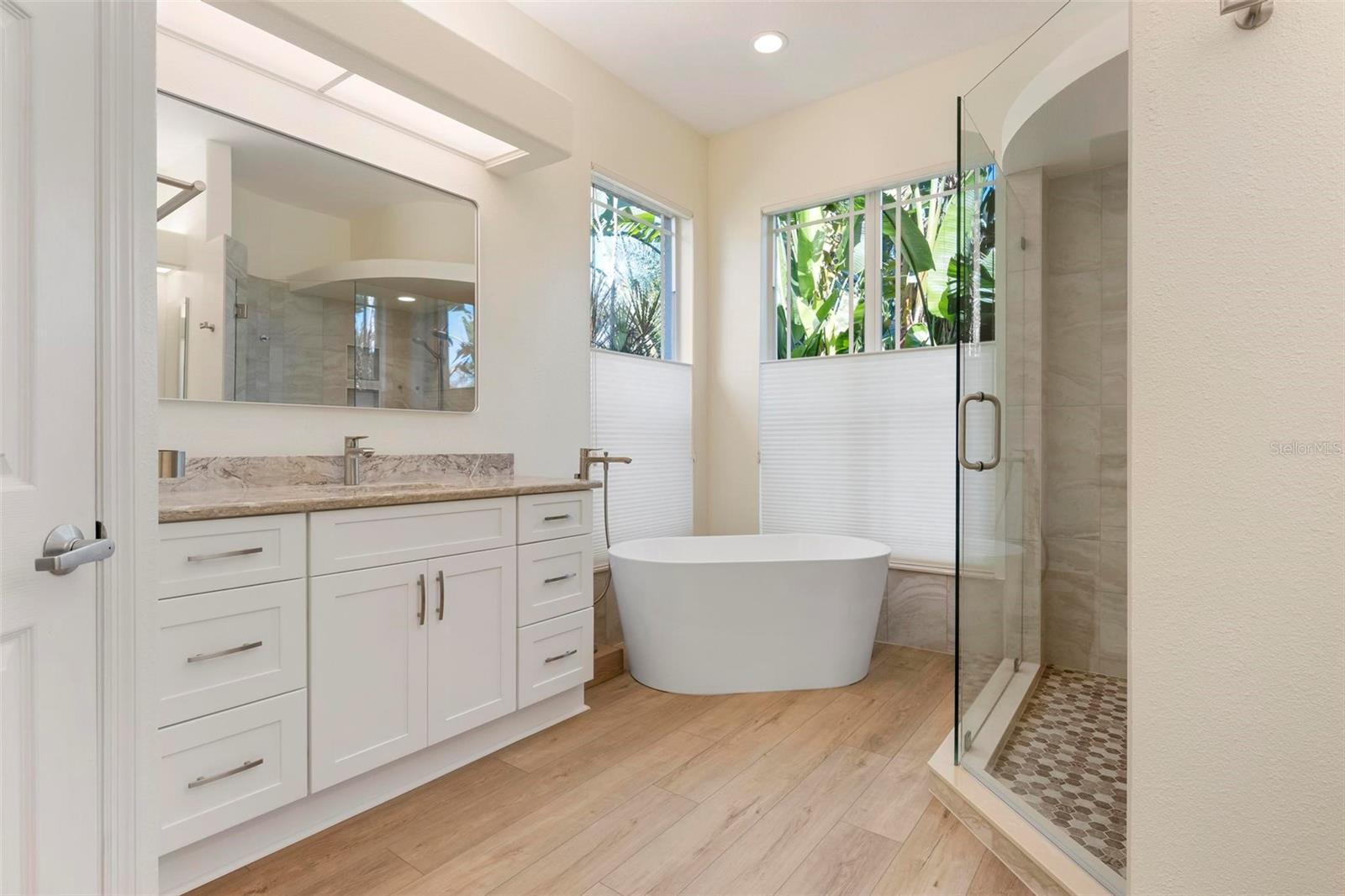 PELICAN POINTE GOLF & COUNTRY CLUB - Residential