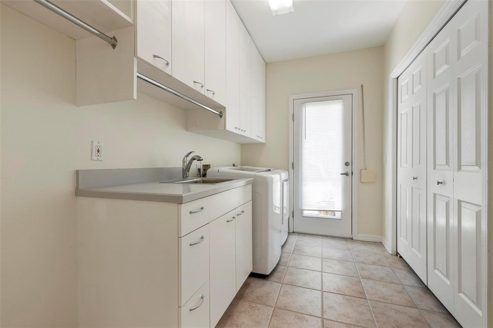 PELICAN POINTE GOLF & COUNTRY CLUB - Residential