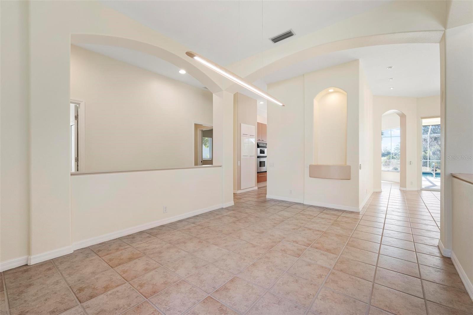 PELICAN POINTE GOLF & COUNTRY CLUB - Residential