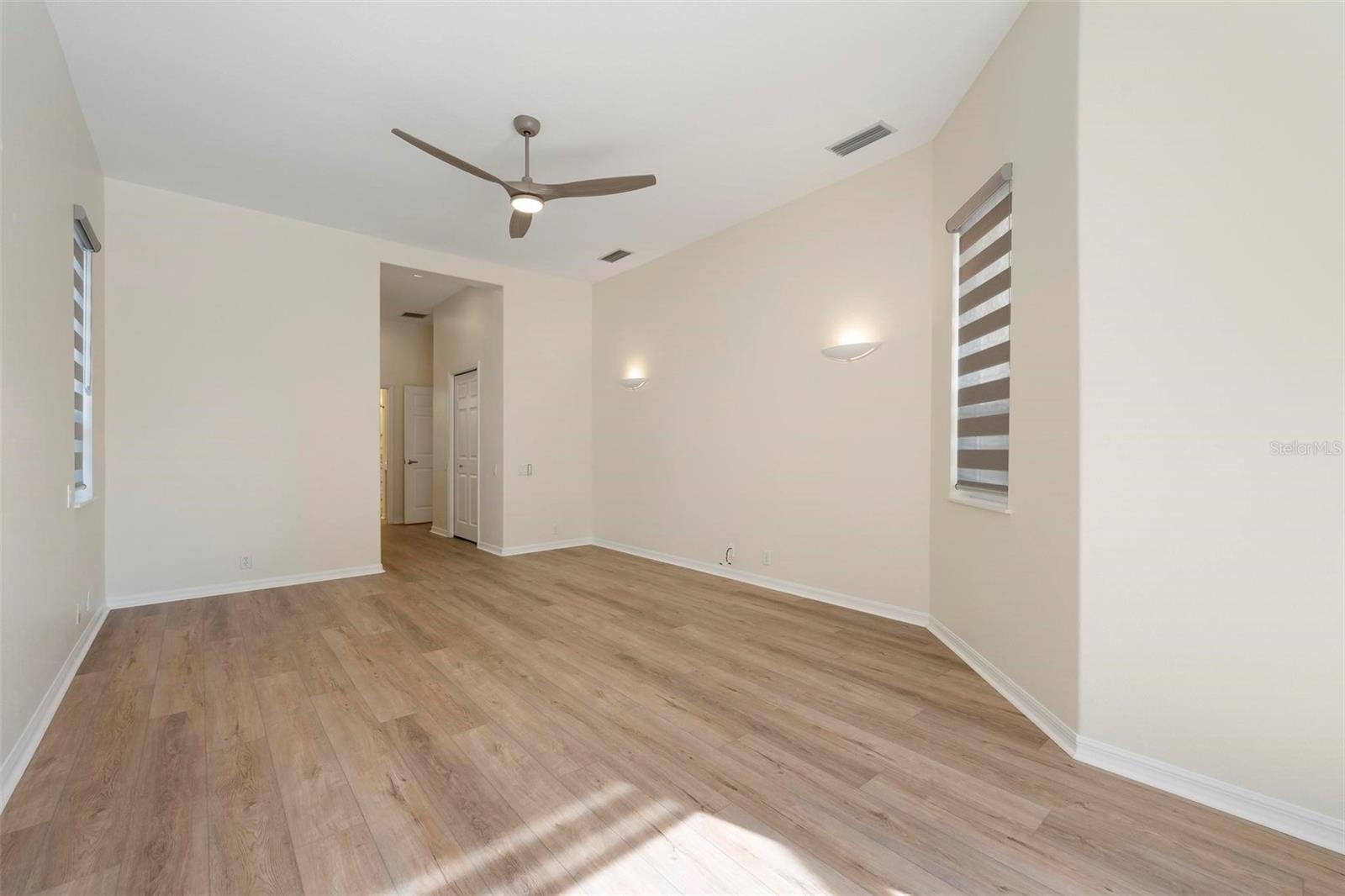 PELICAN POINTE GOLF & COUNTRY CLUB - Residential