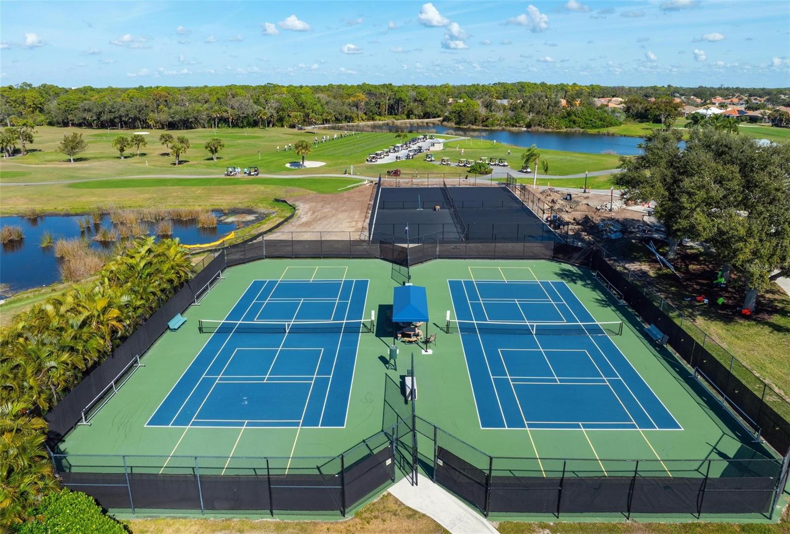 PELICAN POINTE GOLF & COUNTRY CLUB - Residential