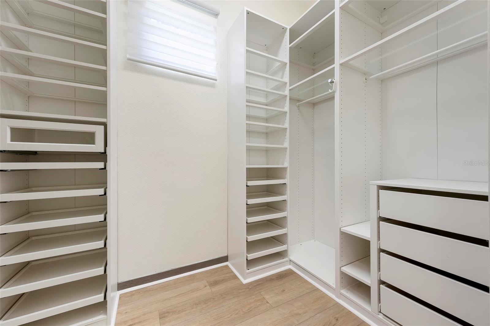 PELICAN POINTE GOLF & COUNTRY CLUB - Residential