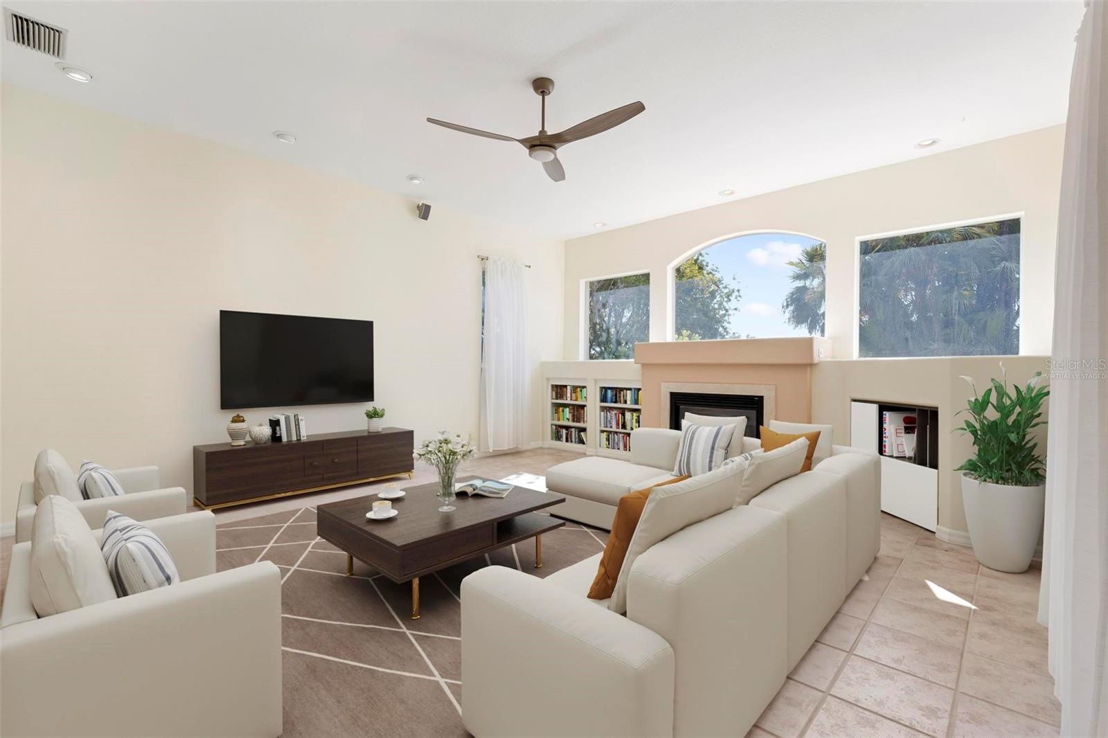 PELICAN POINTE GOLF & COUNTRY CLUB - Residential