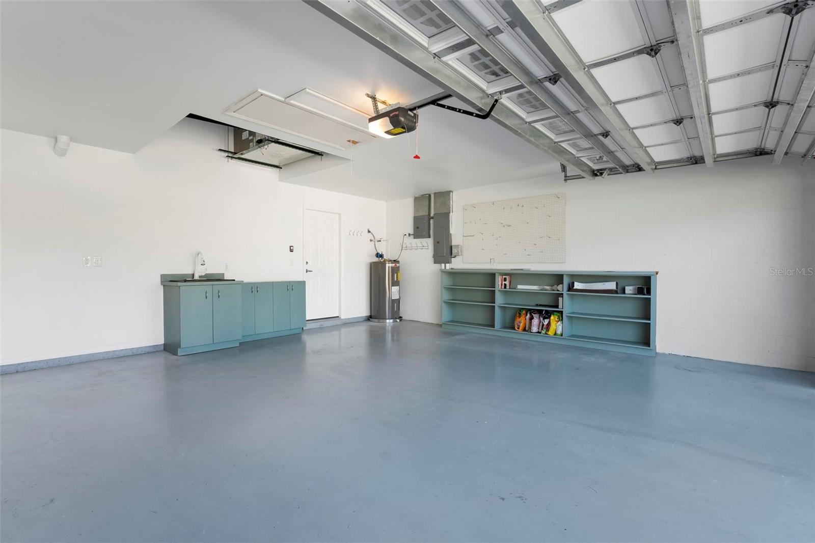 PELICAN POINTE GOLF & COUNTRY CLUB - Residential