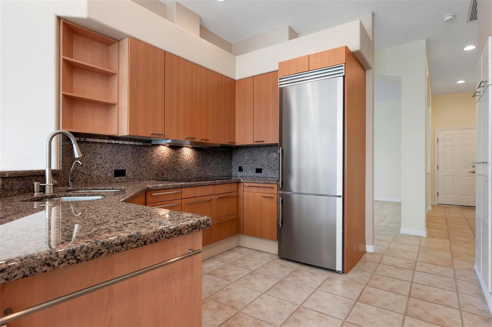 PELICAN POINTE GOLF & COUNTRY CLUB - Residential