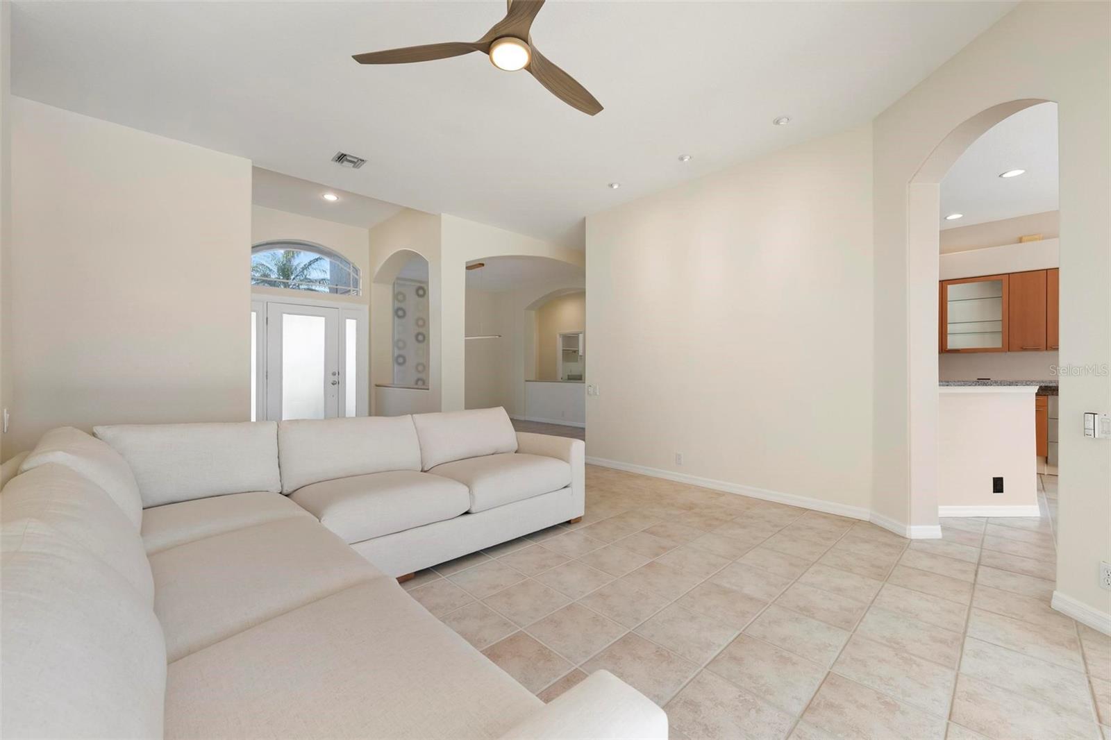 PELICAN POINTE GOLF & COUNTRY CLUB - Residential