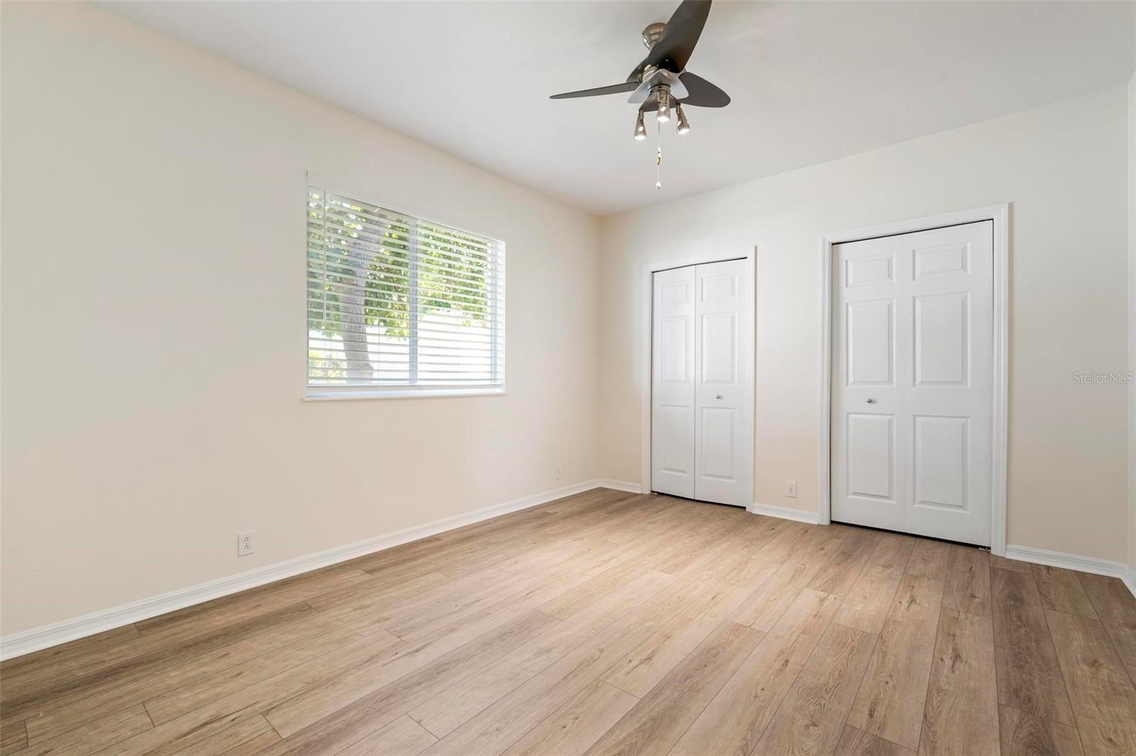 PELICAN POINTE GOLF & COUNTRY CLUB - Residential