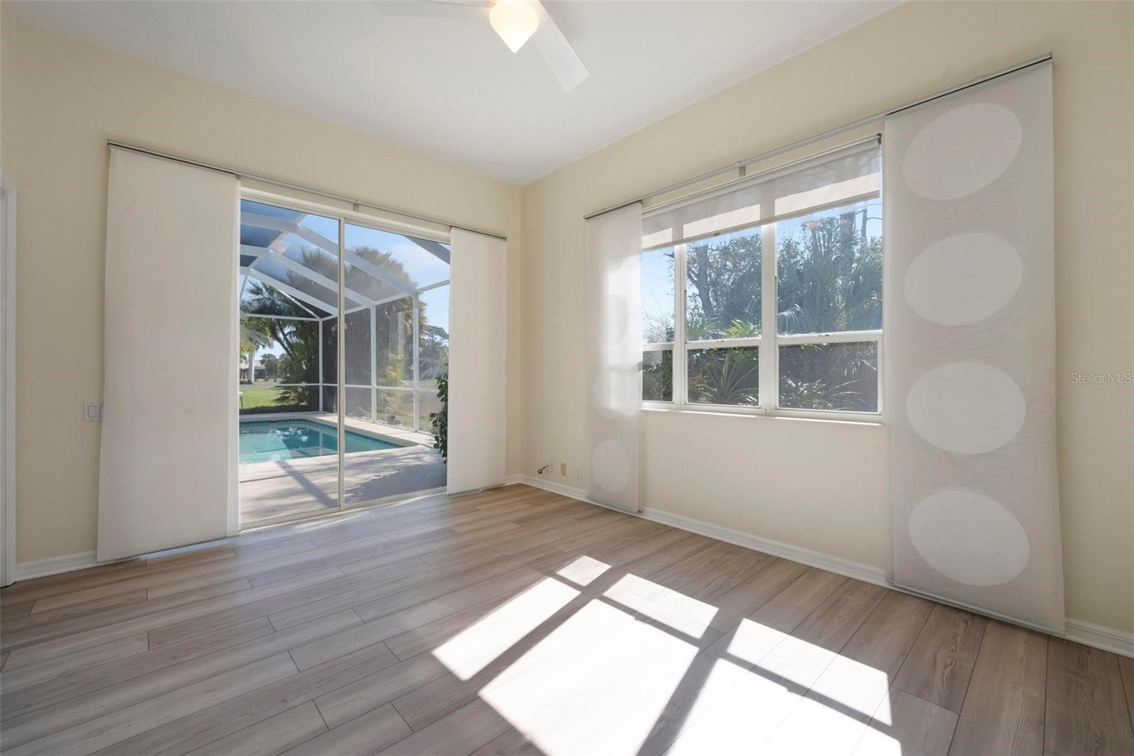 PELICAN POINTE GOLF & COUNTRY CLUB - Residential