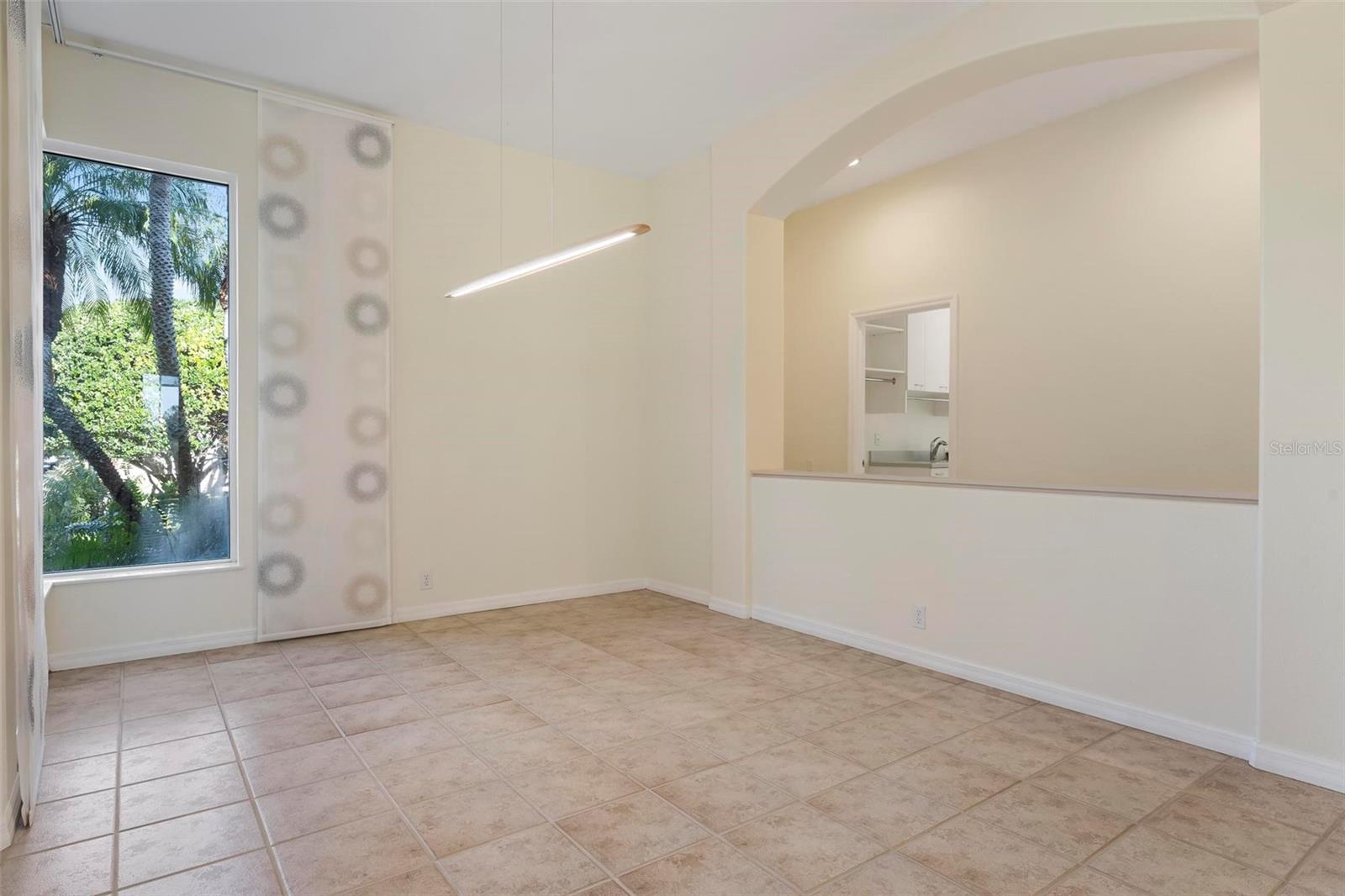 PELICAN POINTE GOLF & COUNTRY CLUB - Residential