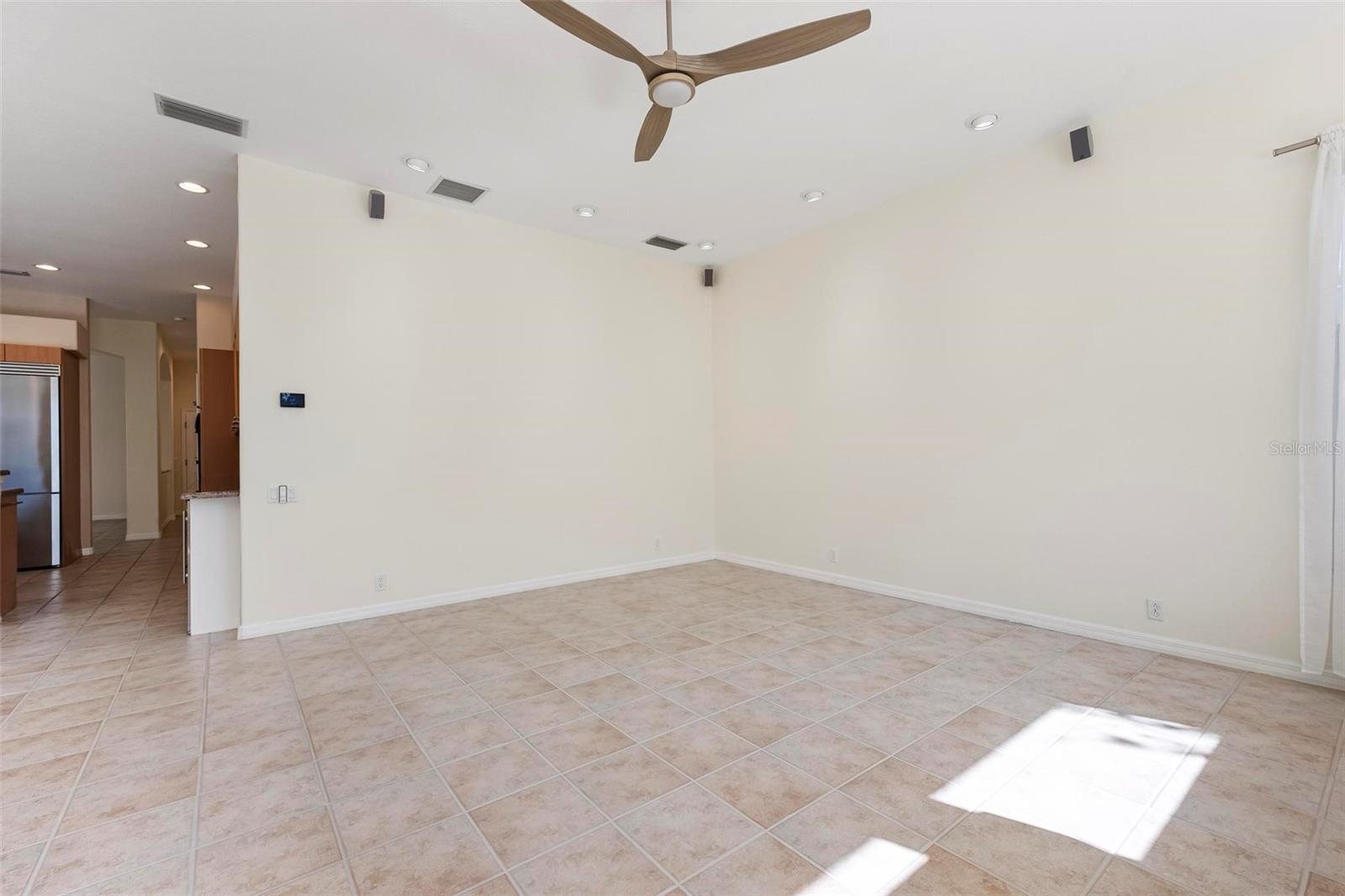 PELICAN POINTE GOLF & COUNTRY CLUB - Residential