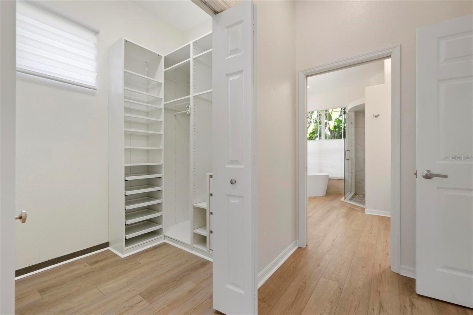 PELICAN POINTE GOLF & COUNTRY CLUB - Residential