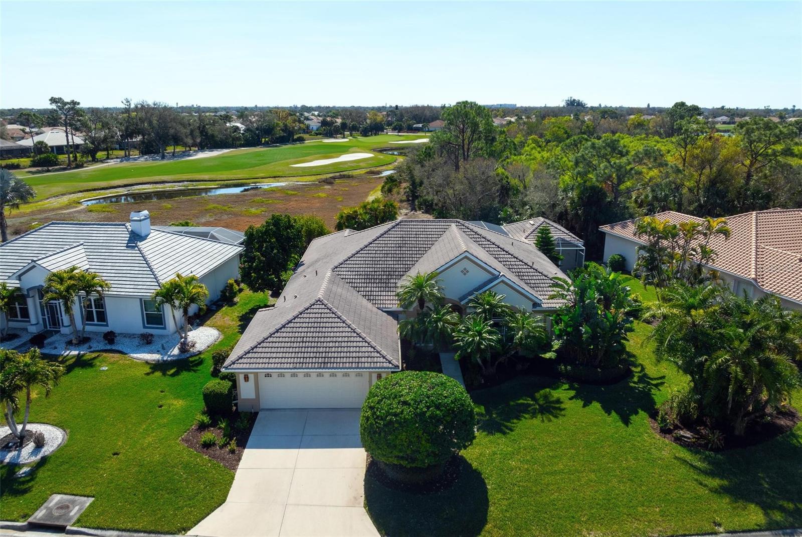 PELICAN POINTE GOLF & COUNTRY CLUB - Residential