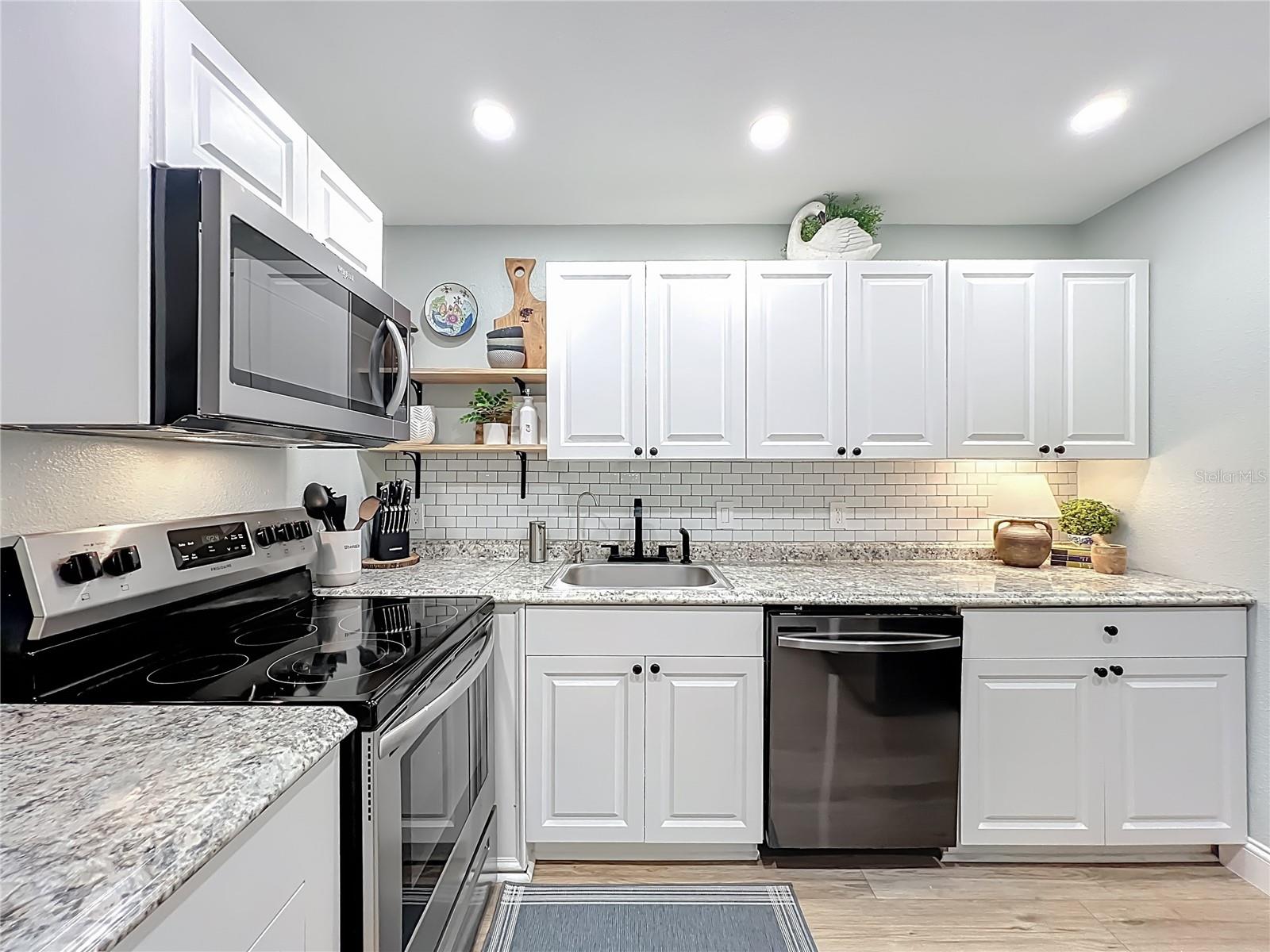 LAKESIDE/DELANEY PARK - Residential