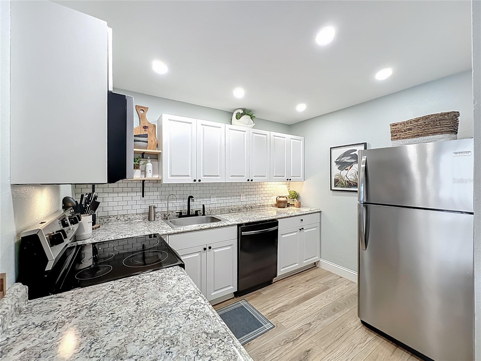 LAKESIDE/DELANEY PARK - Residential