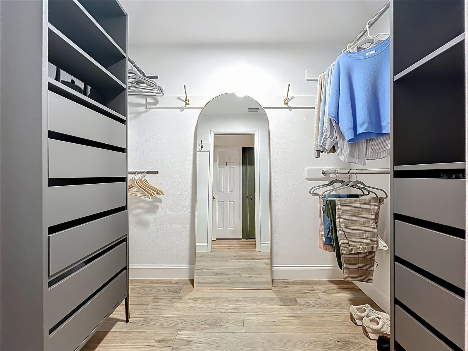 LAKESIDE/DELANEY PARK - Residential