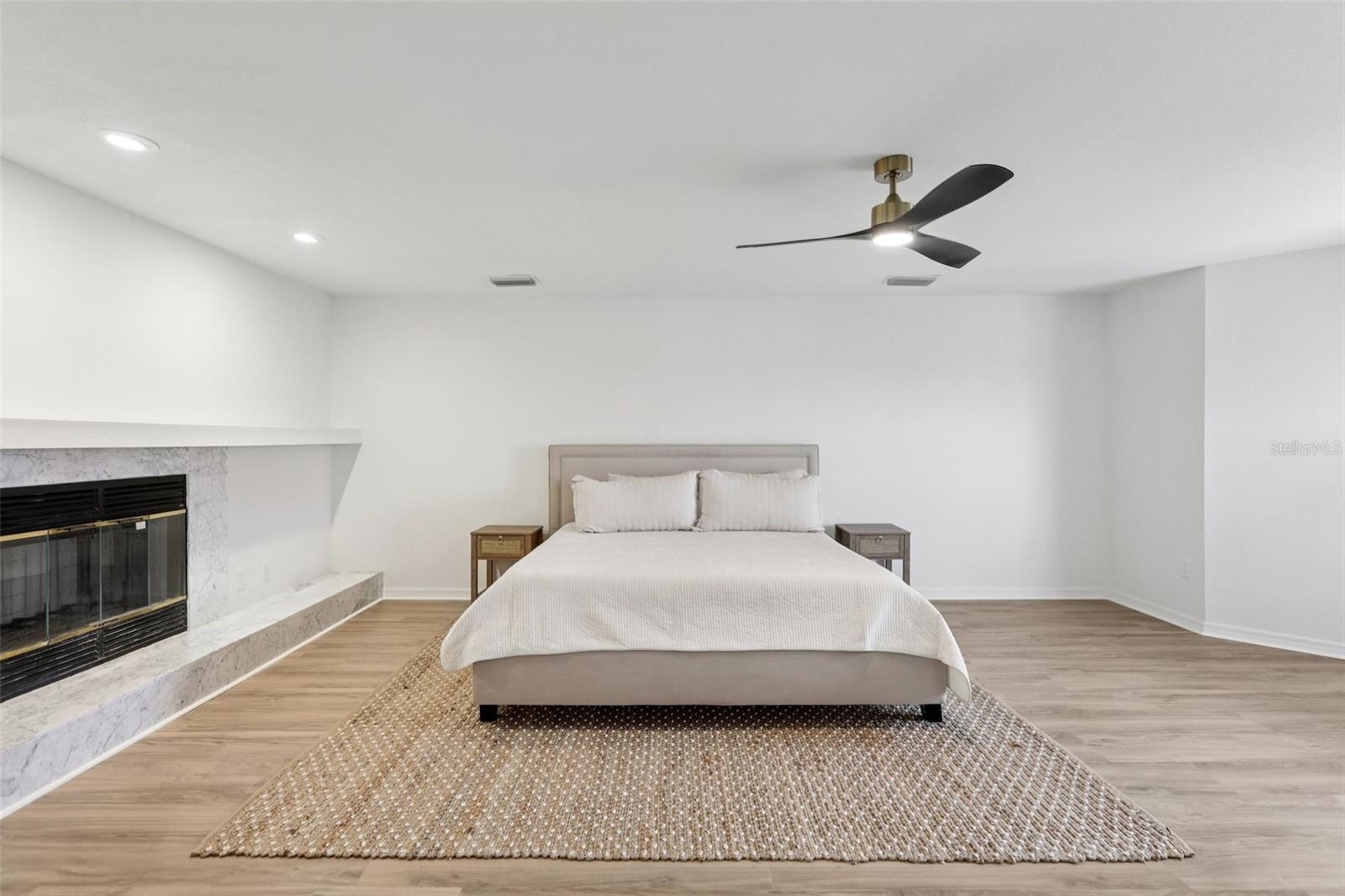 TIERRA VERDE UNIT 1 1ST REP - Residential