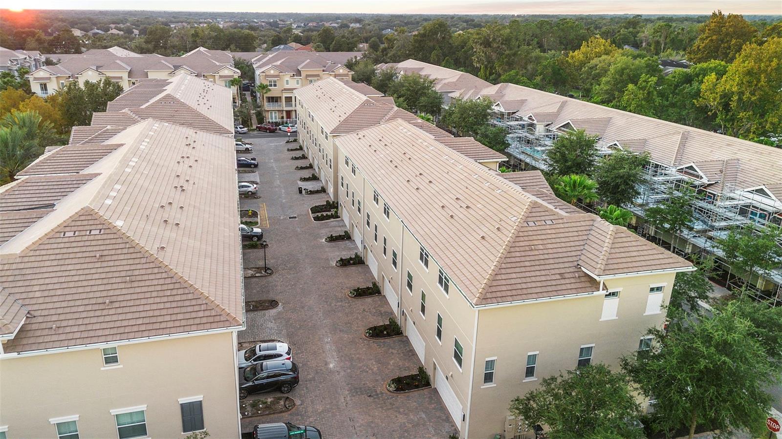 GRANDE OAKS AT HEATHROW - Residential