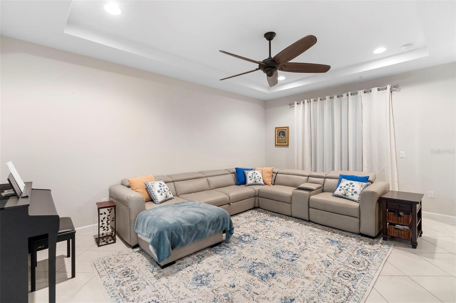 GRANDE OAKS AT HEATHROW - Residential