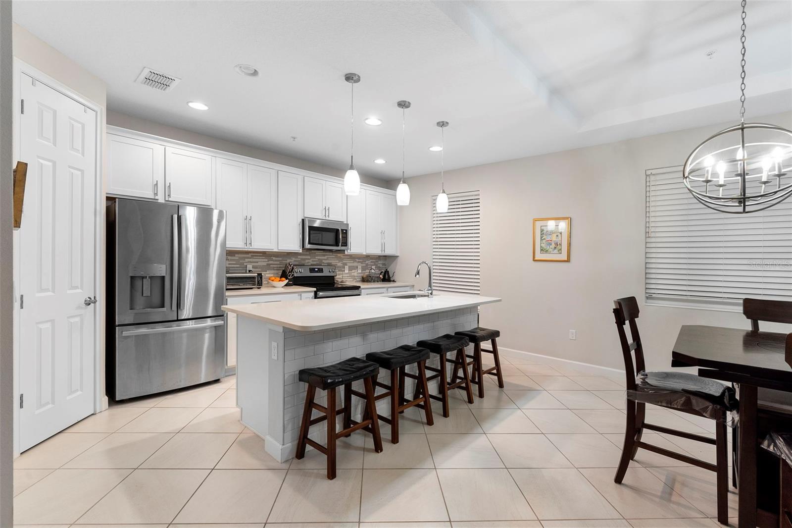 GRANDE OAKS AT HEATHROW - Residential