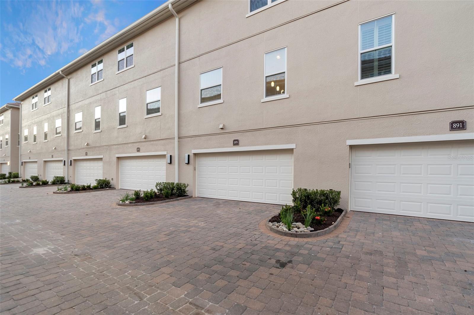 GRANDE OAKS AT HEATHROW - Residential