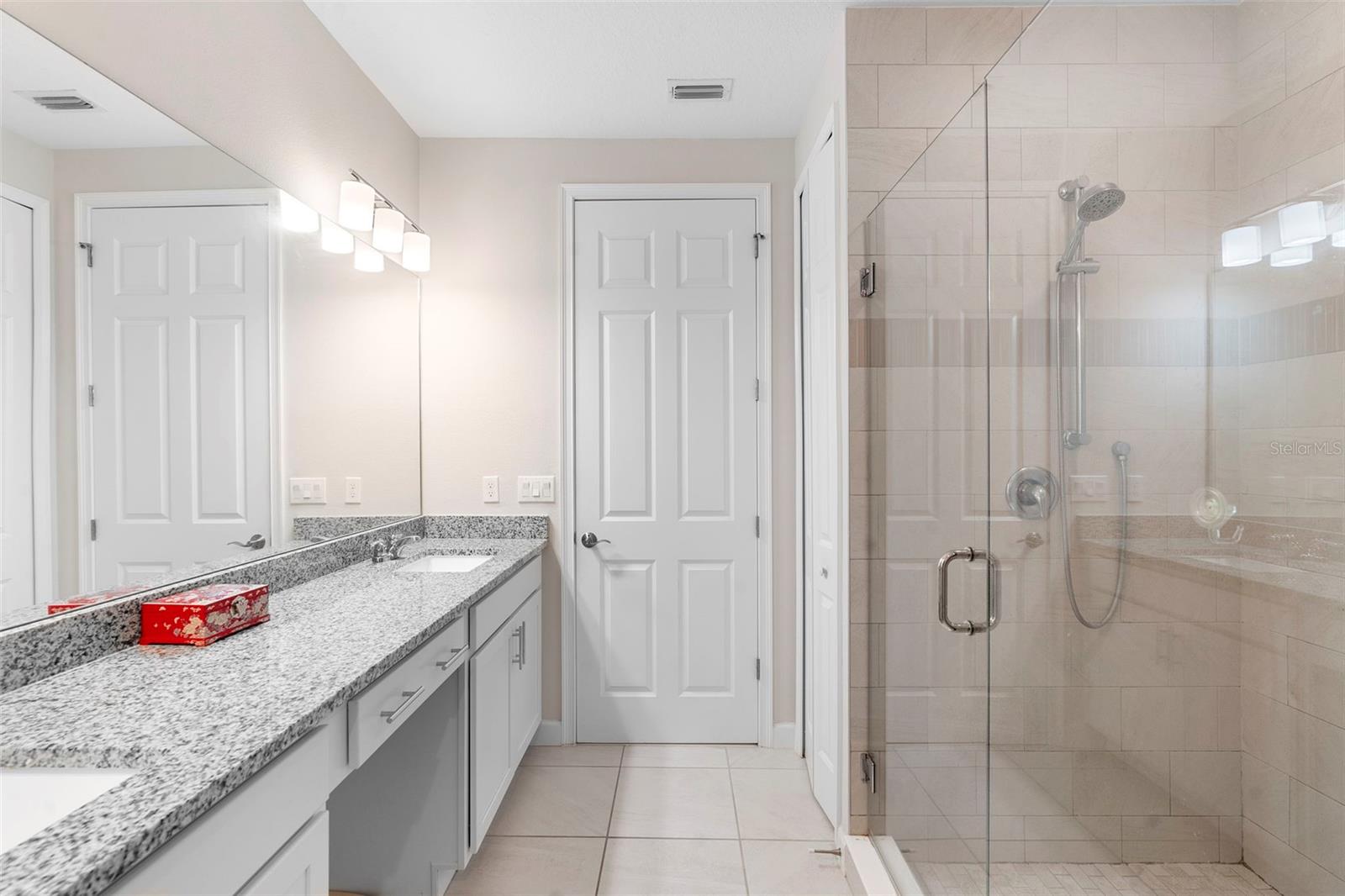 GRANDE OAKS AT HEATHROW - Residential