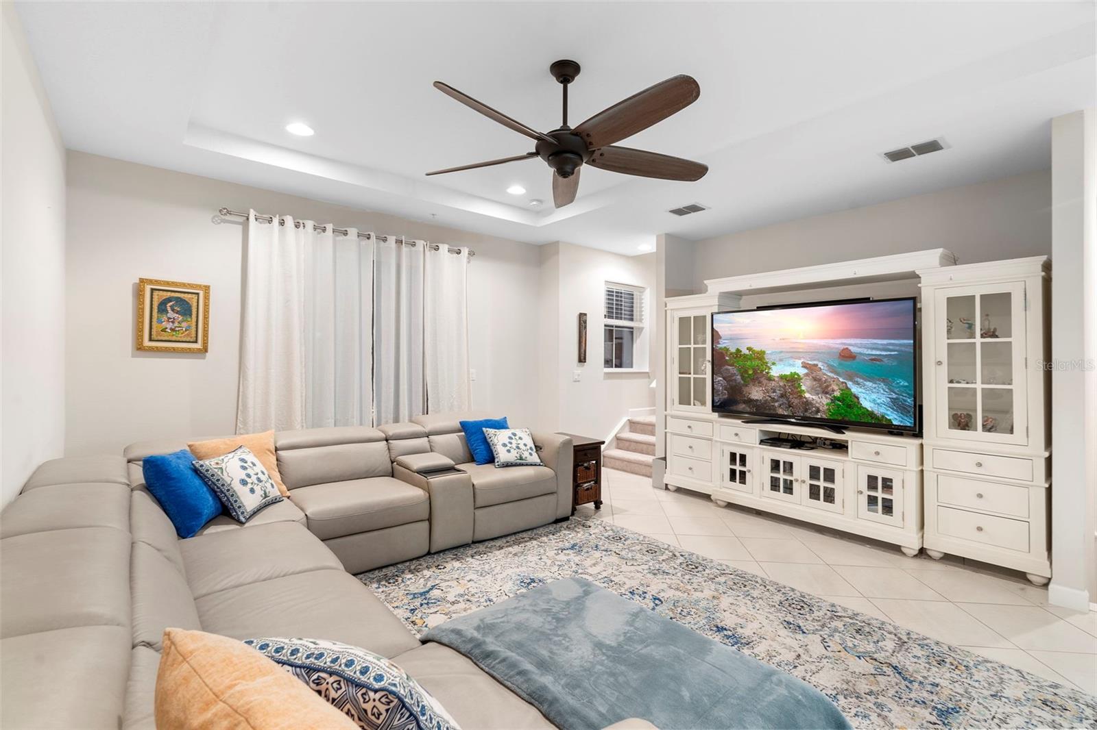 GRANDE OAKS AT HEATHROW - Residential