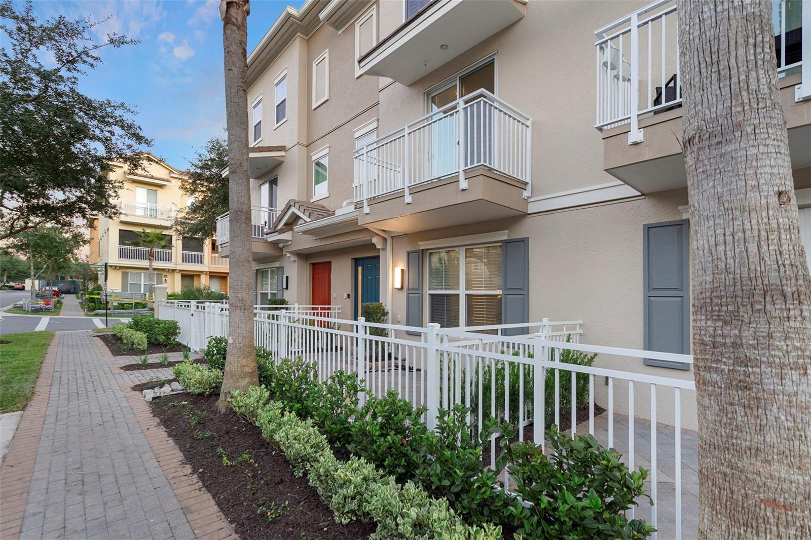 GRANDE OAKS AT HEATHROW - Residential