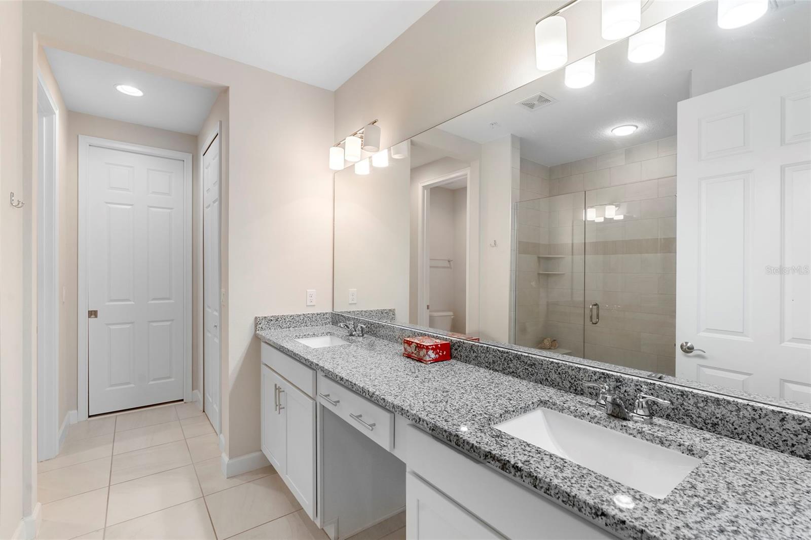 GRANDE OAKS AT HEATHROW - Residential