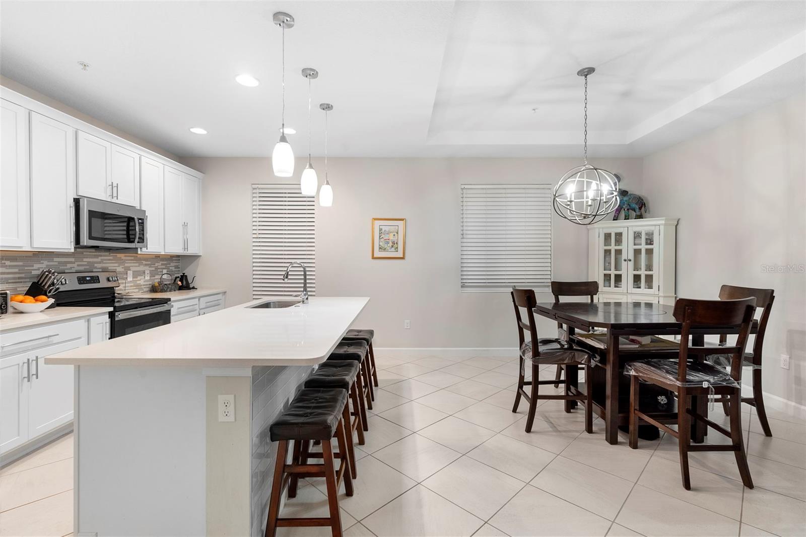 GRANDE OAKS AT HEATHROW - Residential