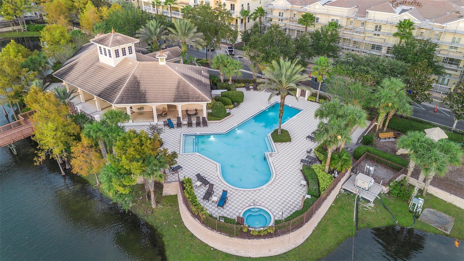 GRANDE OAKS AT HEATHROW - Residential