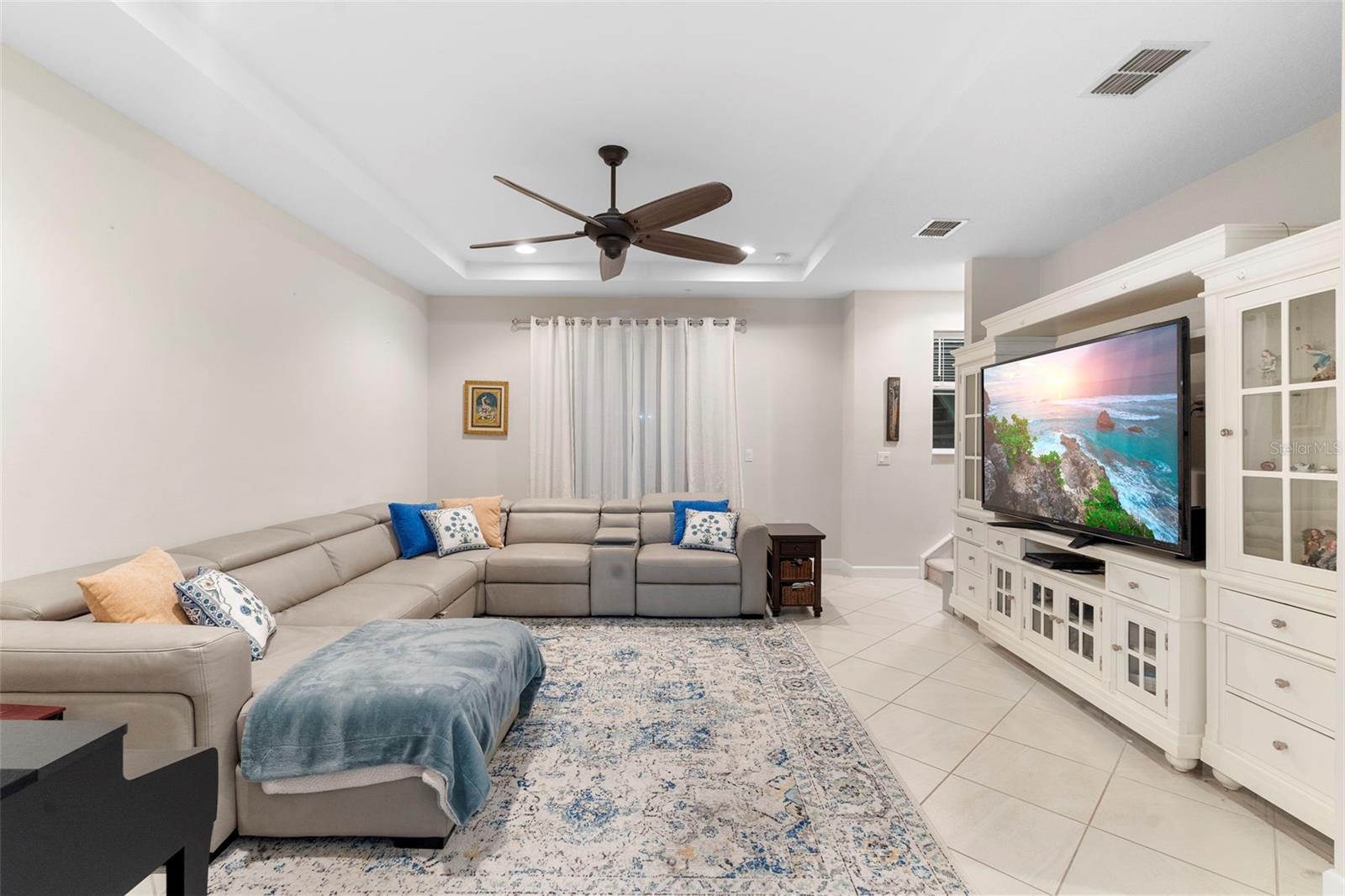 GRANDE OAKS AT HEATHROW - Residential