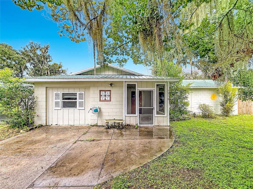 Photo of 1218 Cr 450, Lake Panasoffkee, FL 33538 (MLS # G5115772)