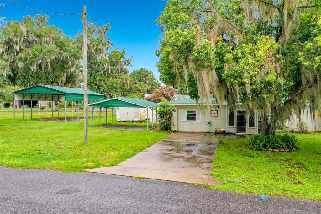 Photo of 1218 Cr 450, Lake Panasoffkee, FL 33538 (MLS # G5115772)