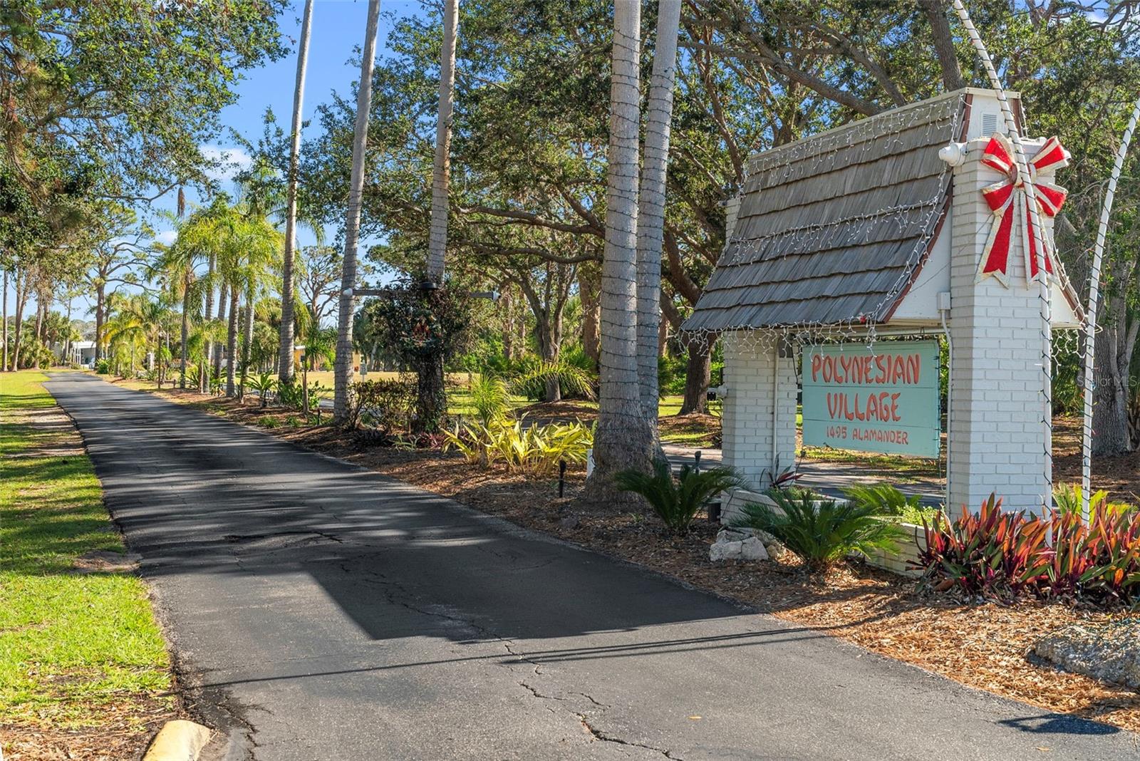 POLYNESIAN VILLAGE - Residential