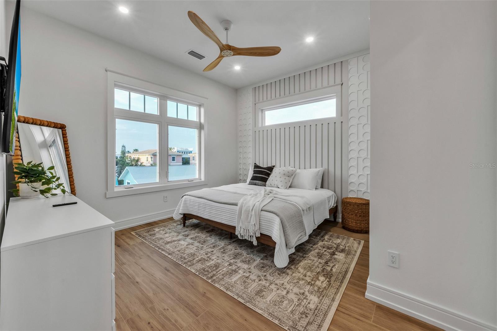 CORTEZ BEACH - Residential