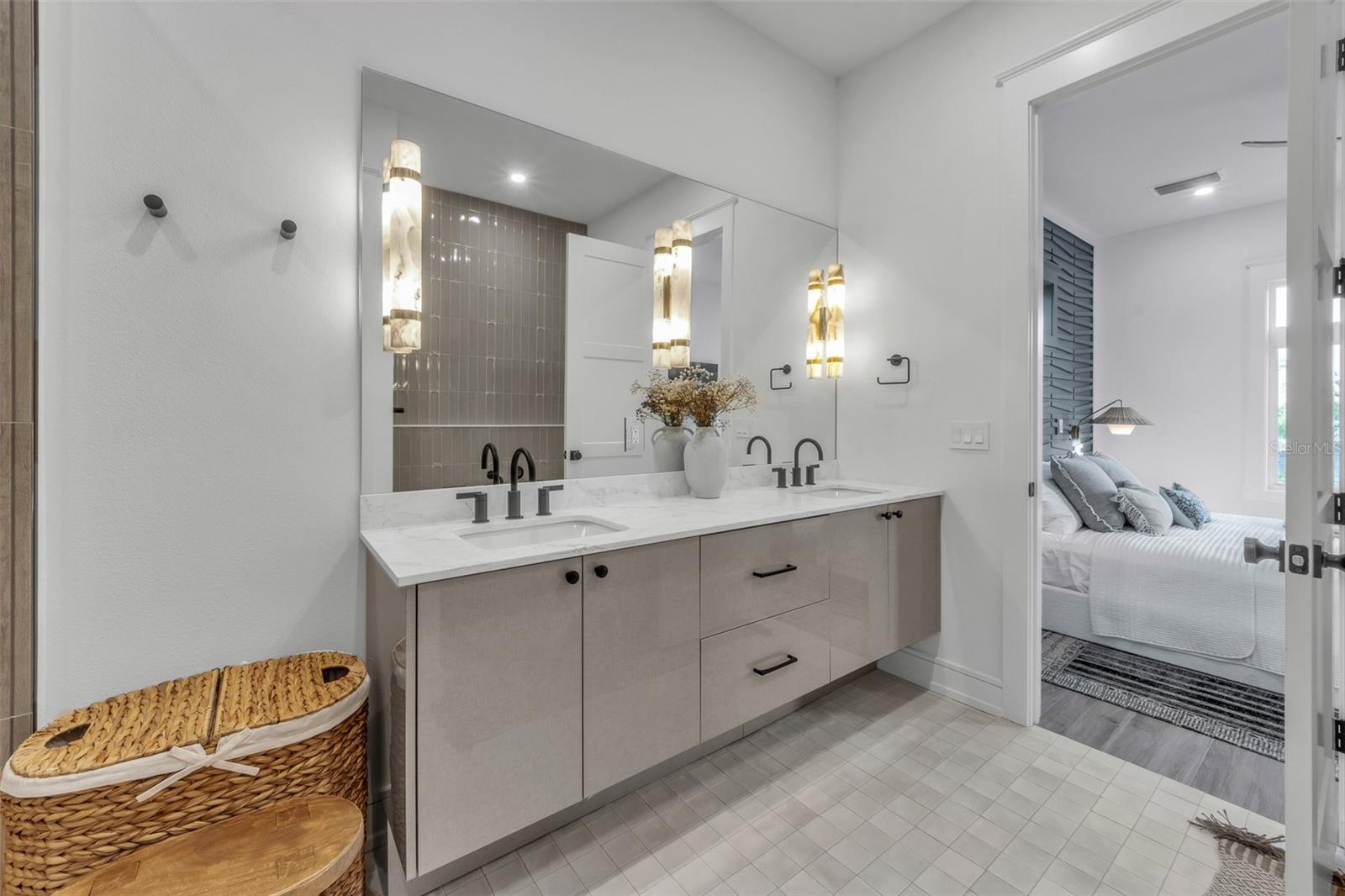 CORTEZ BEACH - Residential