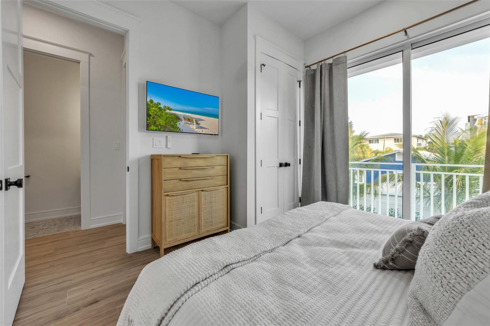 CORTEZ BEACH - Residential