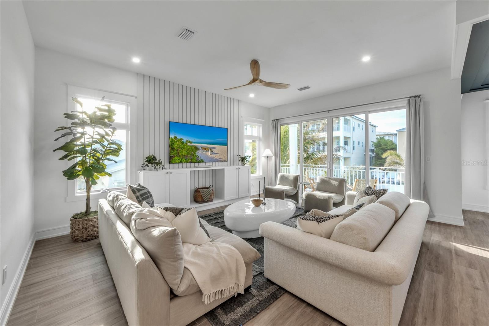 CORTEZ BEACH - Residential