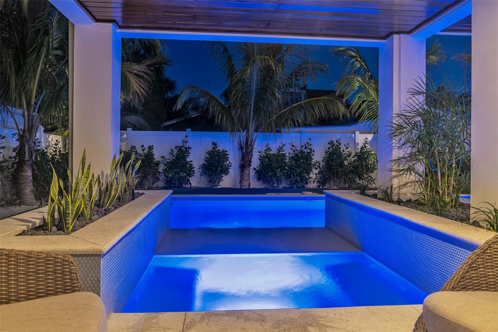 CORTEZ BEACH - Residential